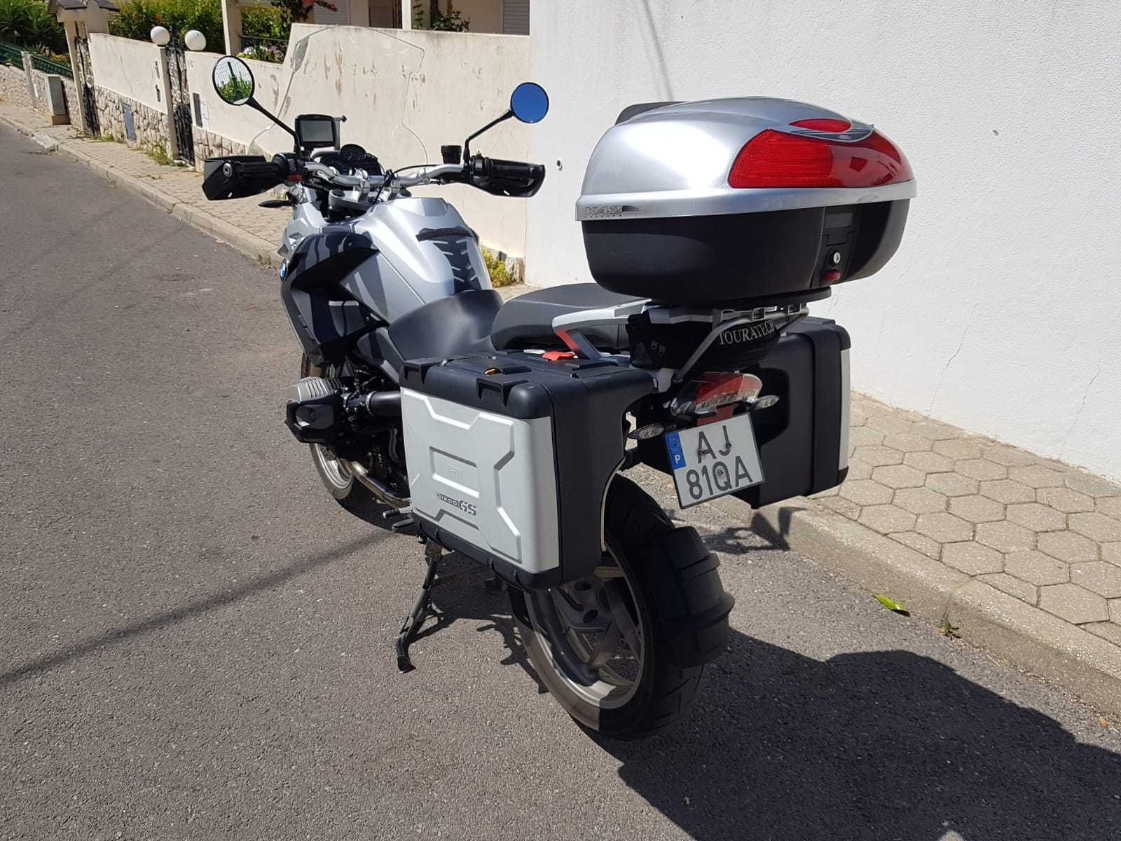 Vendo BMW 1200 GS em muito bom estado. Primeiro proprietário.