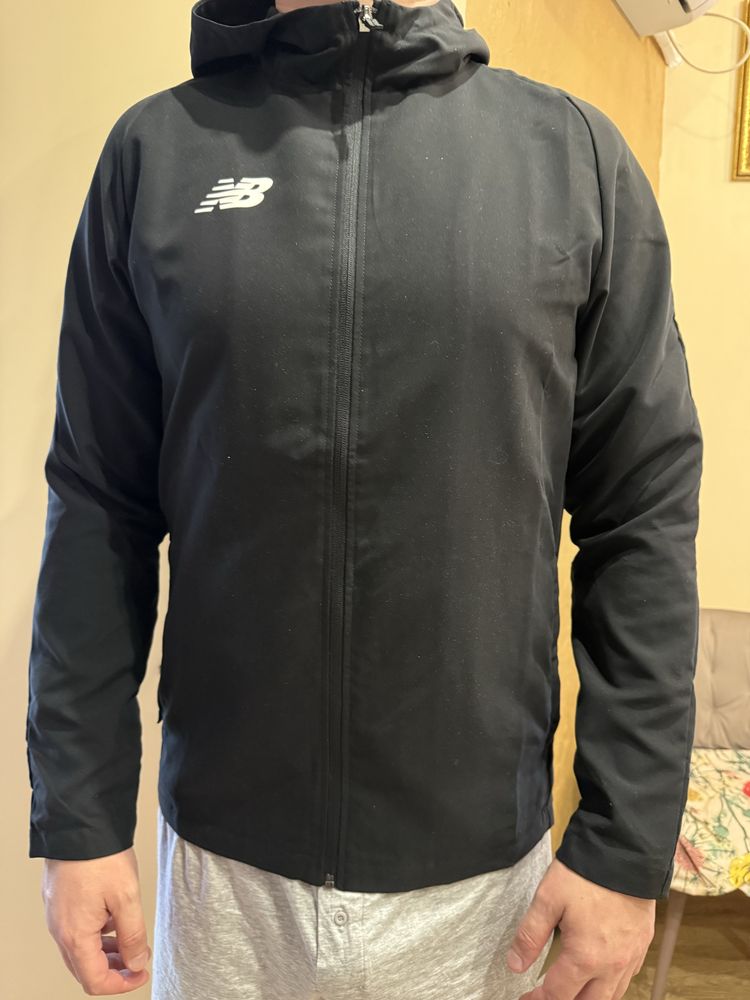 Куриочка чоловіча New Balance M /46 чорна з капюшоном на підкладці