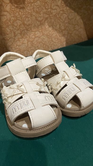 Дитячі сандалі для дівчинки