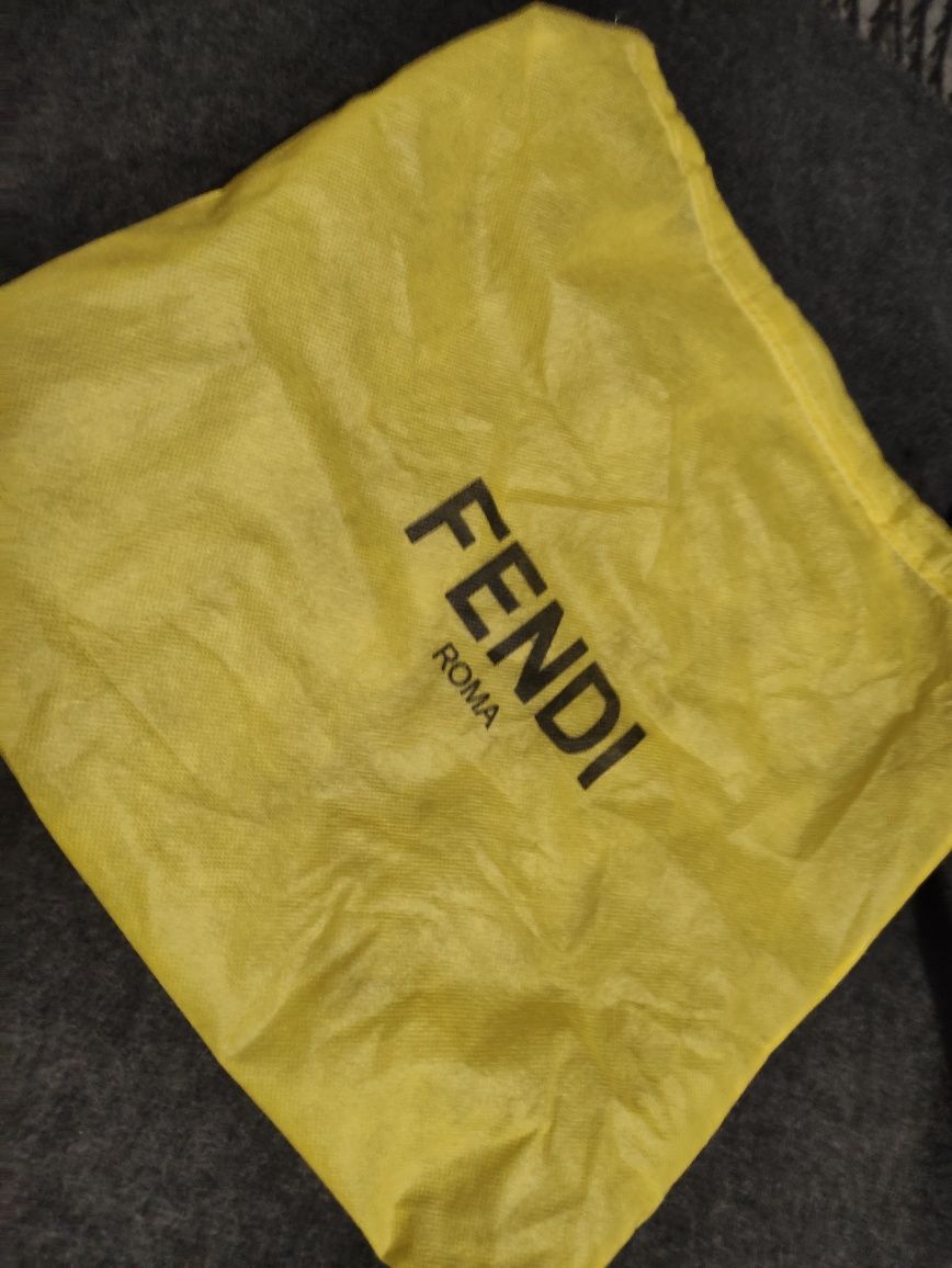 Продам сумку Fendi