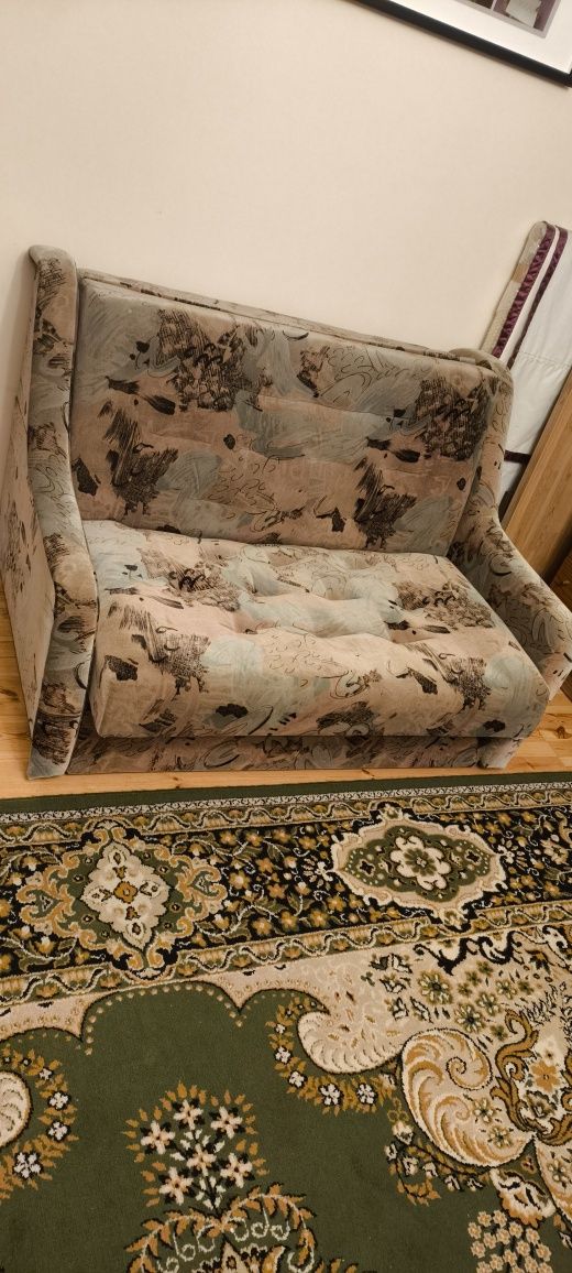Fotel dwuosobowy, sofa z funkcją spania i pojemnikiem na pościel.