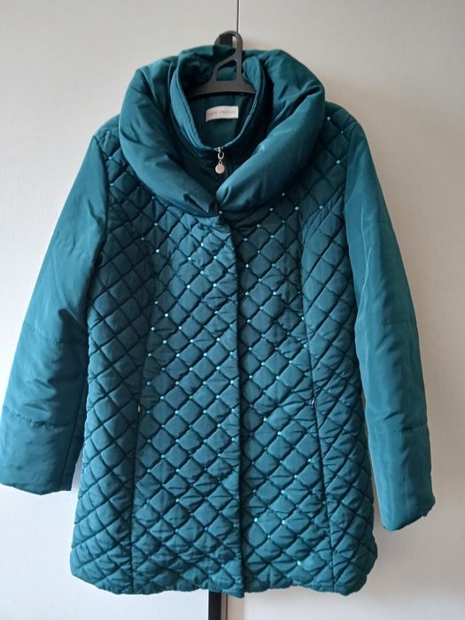 Красива жіноча куртка, стьобана, з паєтками. 48-50р.
