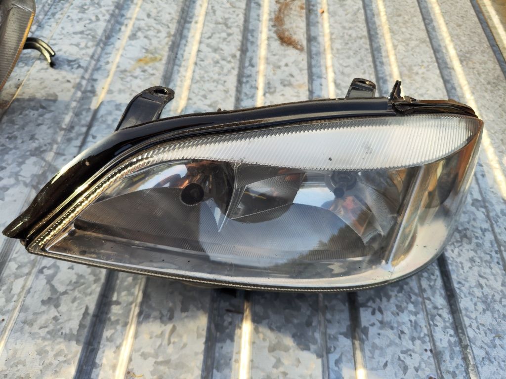 Lampy reflektory przód Opel Astra G komplet europa