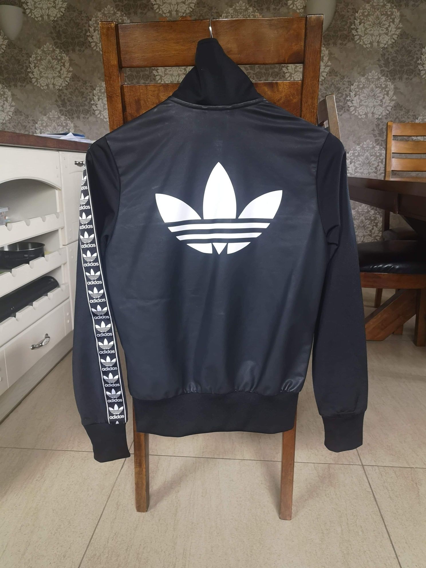 Dres damski Adidas zakupiony w firmowym sklepie, oryginalny