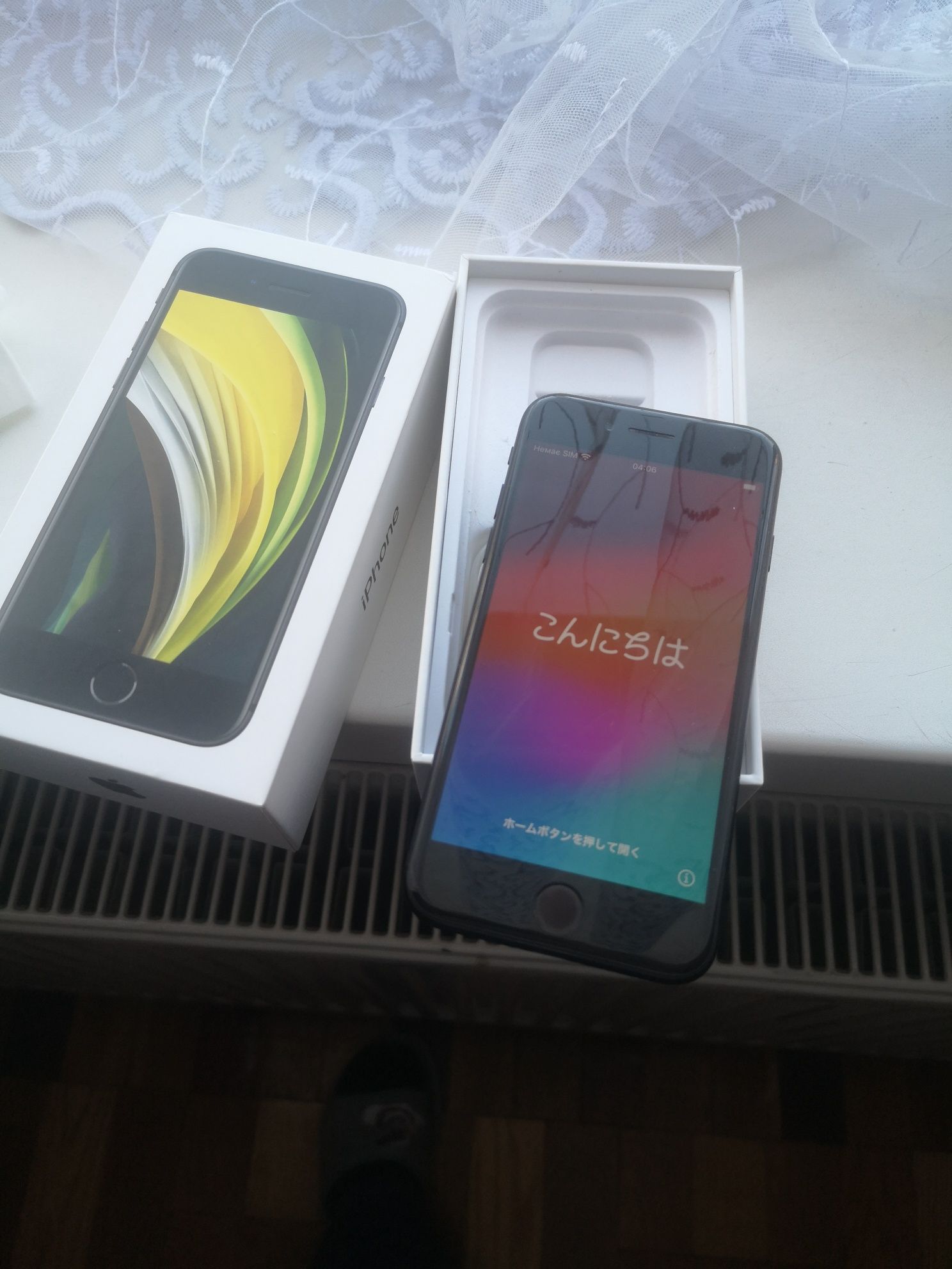 Продам iPhone SE, 64GB