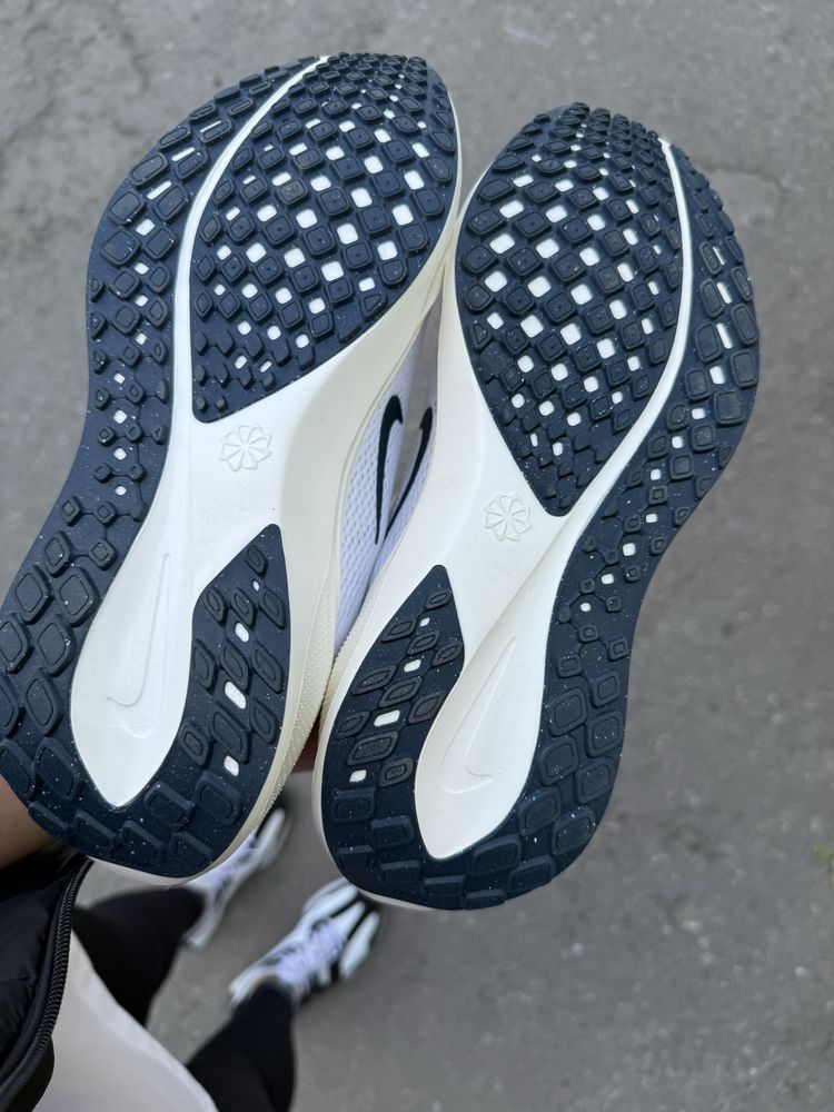 Nike air zoom pegasus кроссовки оригинал 38 размер белые
