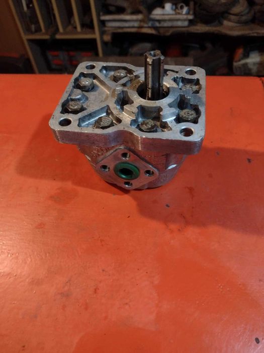 Pompa hydrauliczna podnośnika T25 Władymiriec