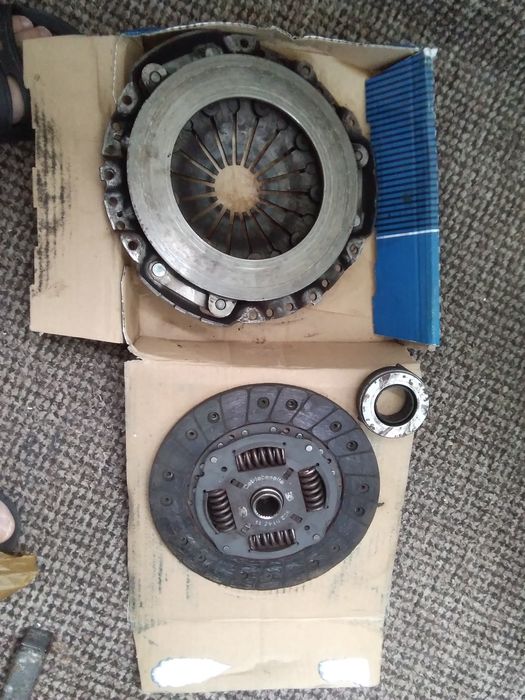 Продам б/у  комплект щеплення фольцваген пассат В3 двигун 1.8 бензин