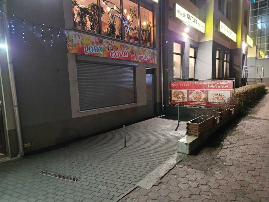 Wynajme teren pod sezonową sprzedaż do końca marca.