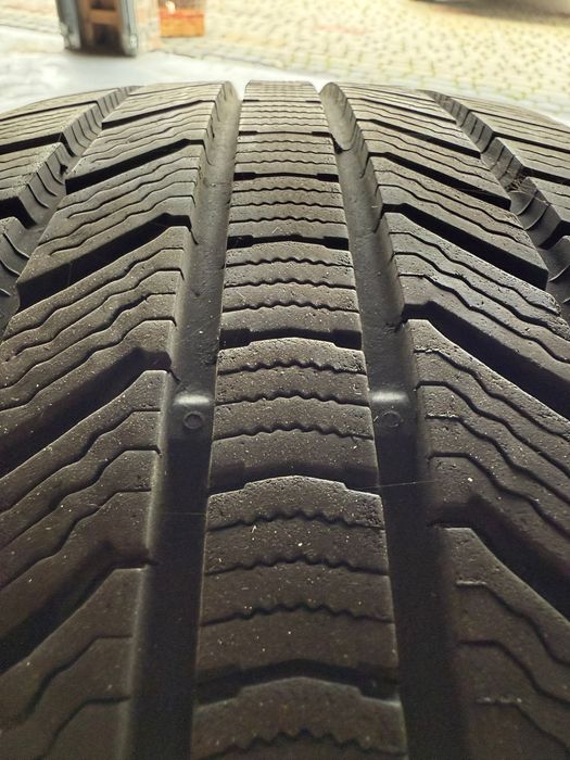 Komplet opon zimowych Continental - 235/45 R18