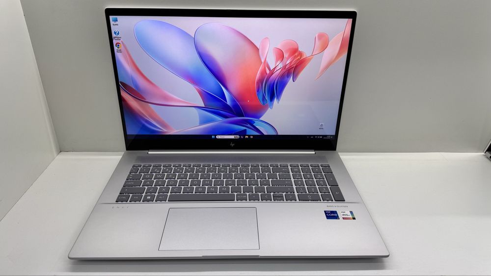 2024 ТОП Мультимедійний ноутбук HP Envy Laptop 17 i7 13gen DDR5