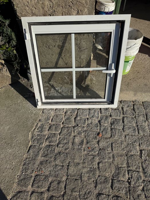 Janelas alumínio com vidro duplo R rotura térmica pequena.