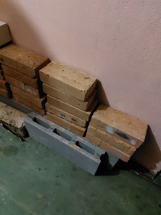 Блоки і цегла продам