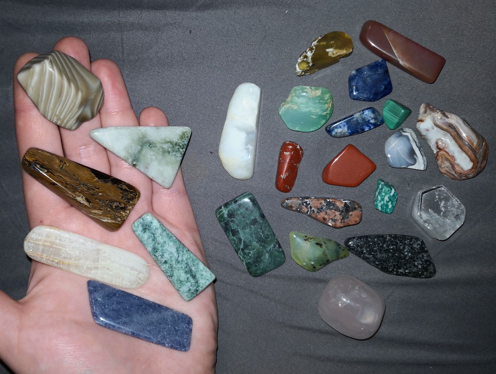 Kolekcja kamienie minerały naturalne zestaw kryształ kwarc krzemien