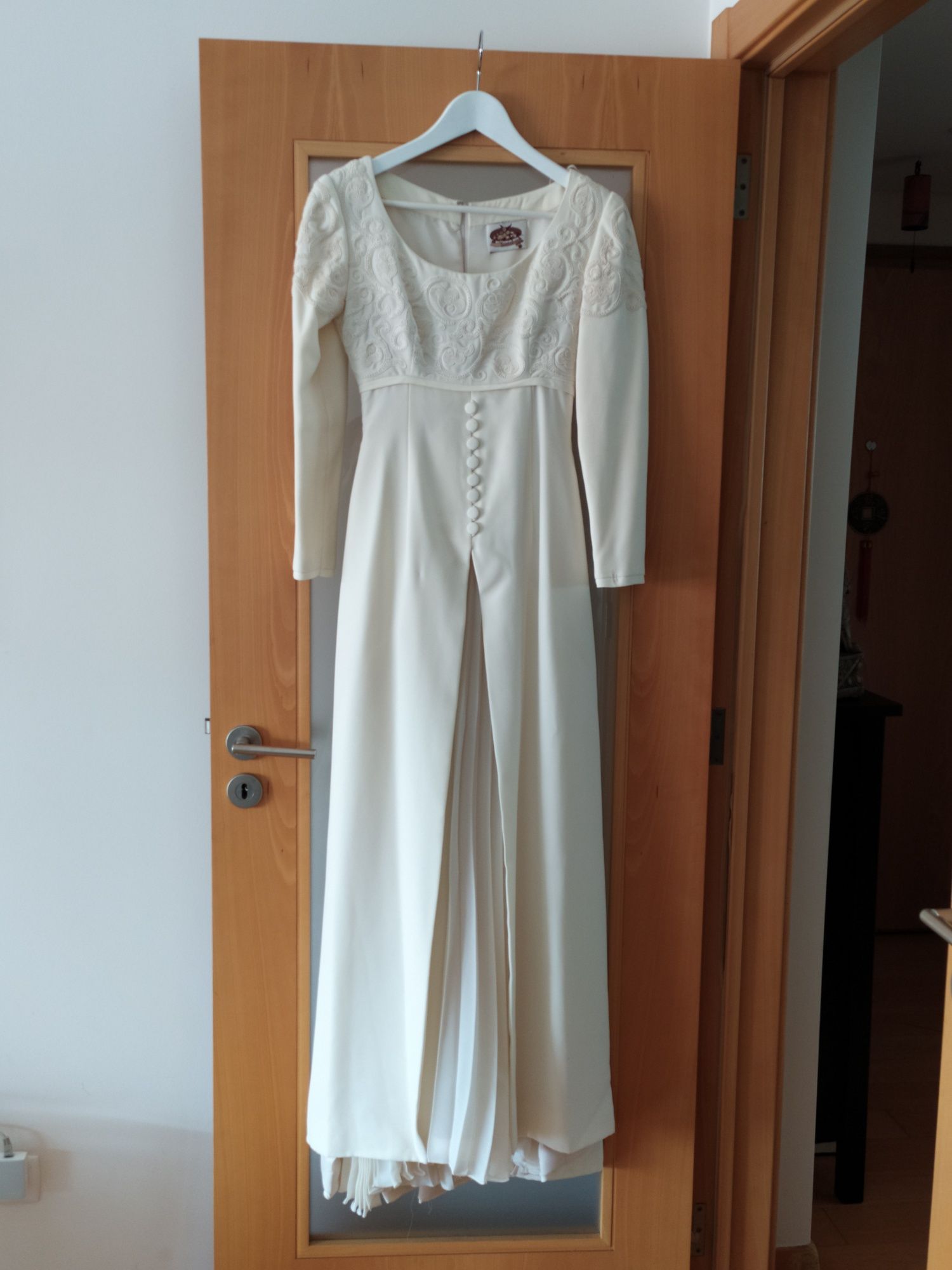 Vestido de noiva cor marfim, marca Rosa Clará