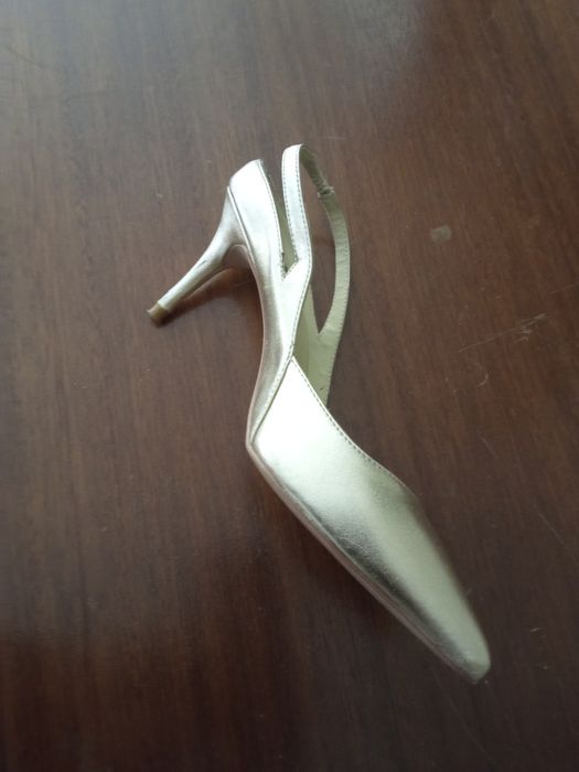 Sapatos botins e sandalias