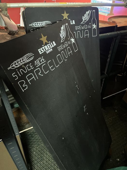 Recheio de loiça e copos