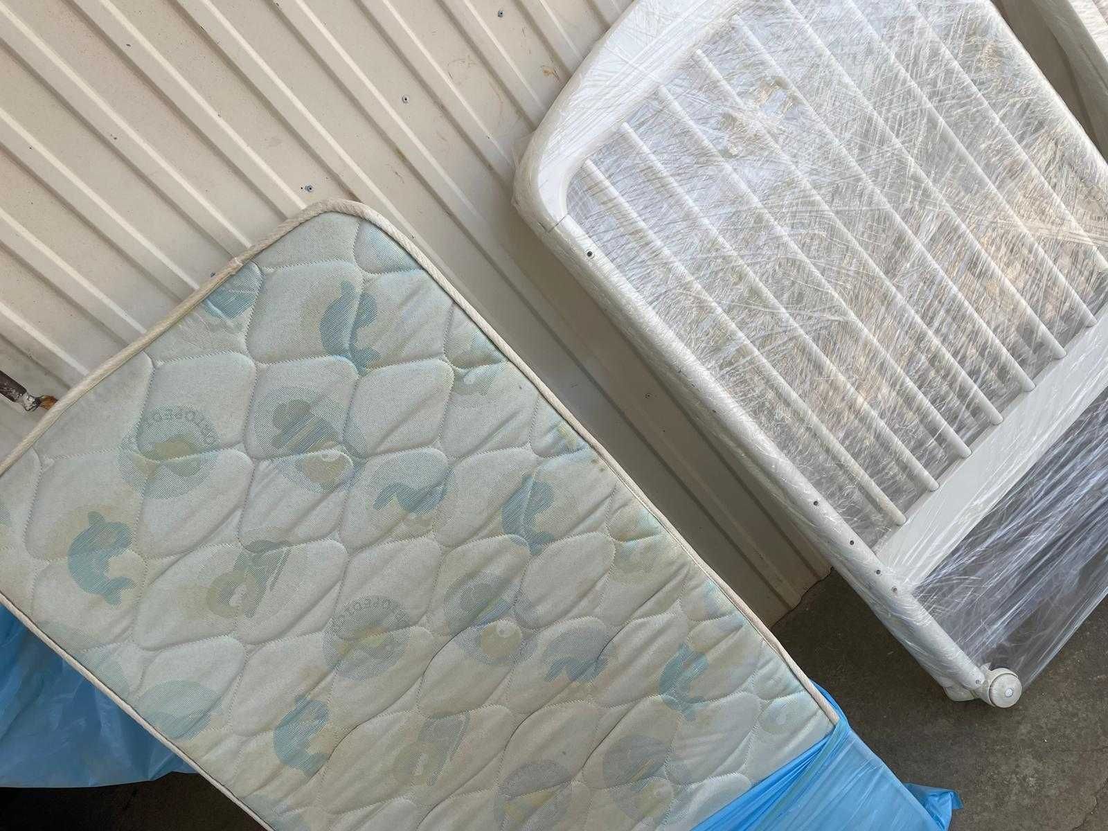 Cama de grades/berço