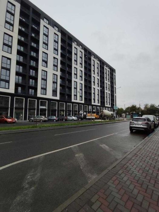 Продам готову до ремонту двокімнатну квартиру в центрі міста!