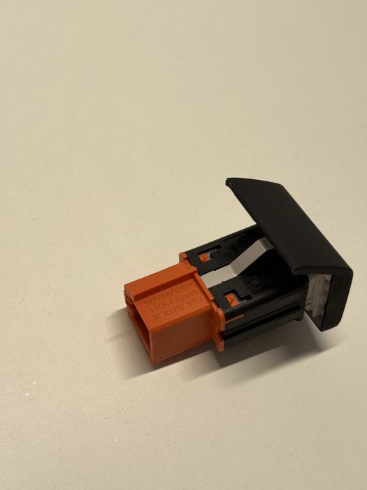 Кнопка парктроніка VW Beetle оригінал нова 5C5927122BICX