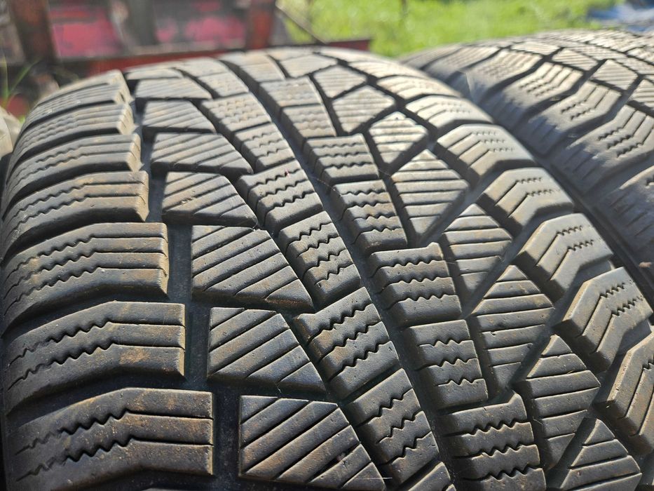 Opony zimowe 225/45 r18 / super stan / zima