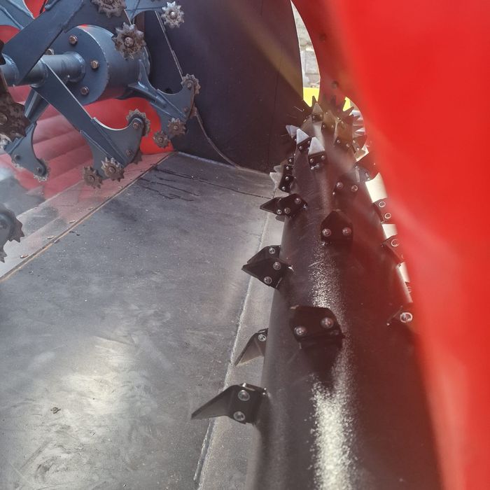 Łyżka do zadawania paszy GTH-ŁFM2. Szerokość 2,2 m