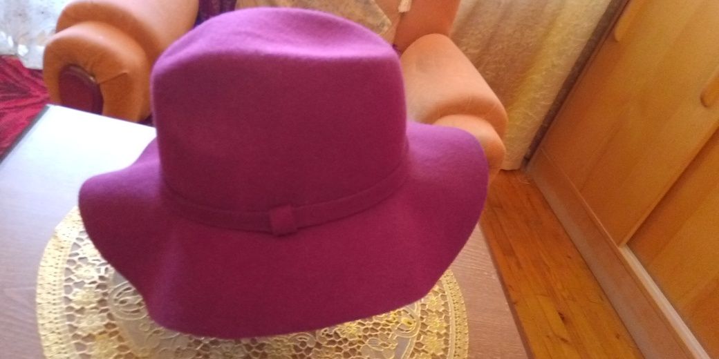 Продам женскую итальянскую шляпу, демисезон, шерсть