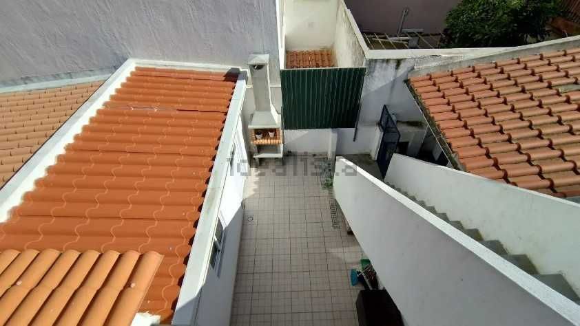 Andar de moradia T3 no centro do Laranjeiro