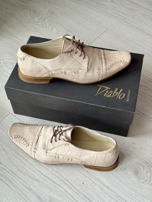 Eleganckie buty Badura w jasnym kolorze ze skóry licowej