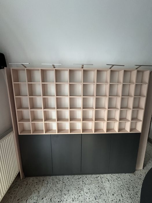 Meble do kawiarni, szare meble, rożowe meble