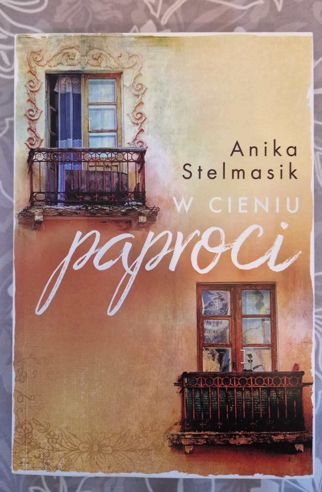 Anika Stelmasik, W Cieniu Paproci