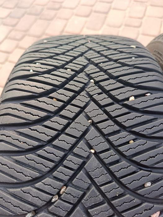 Opony  wielosezonowe 215/40/17
