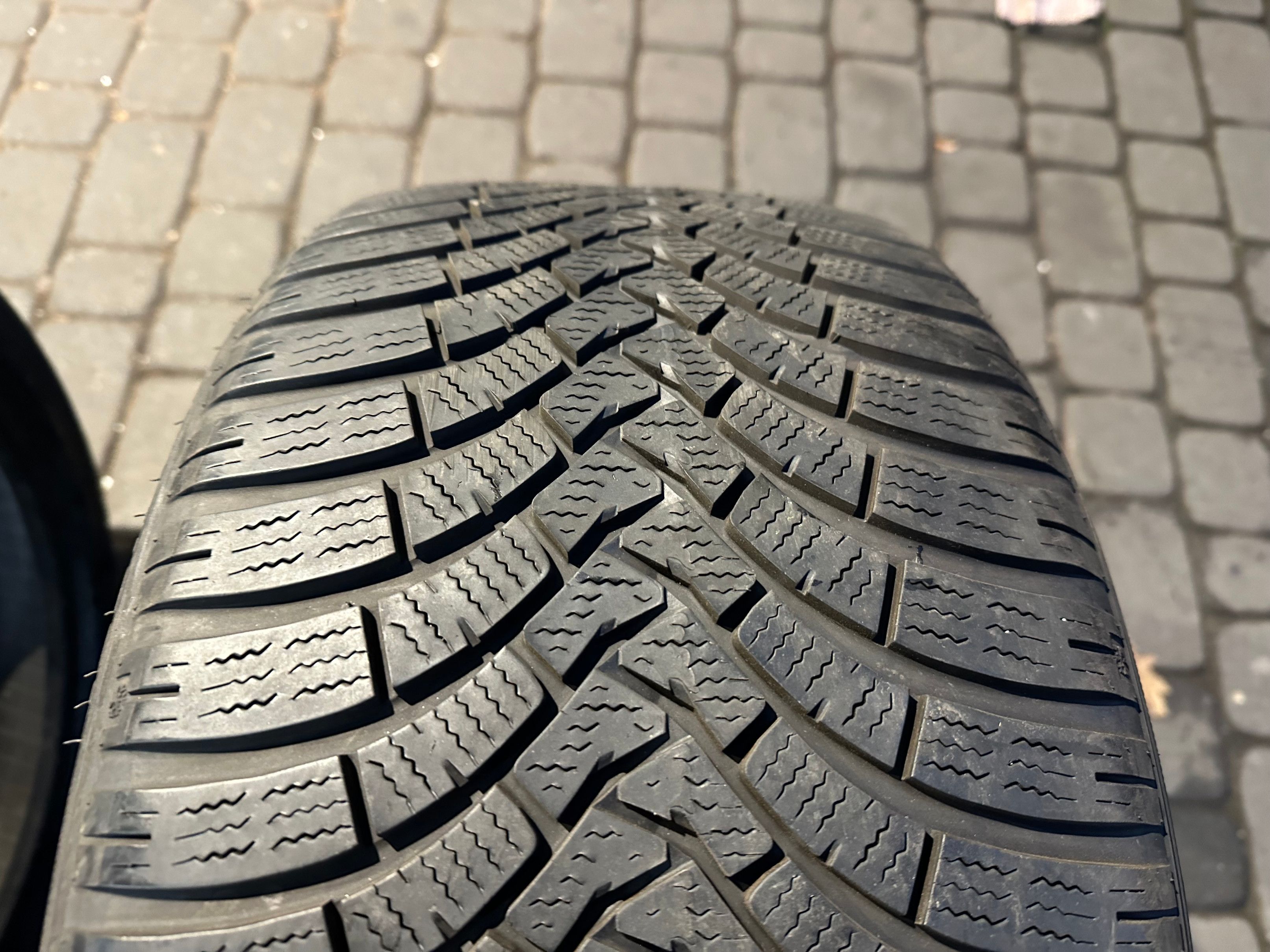Opony Falken Eurowinter HS01 - 255/40/18