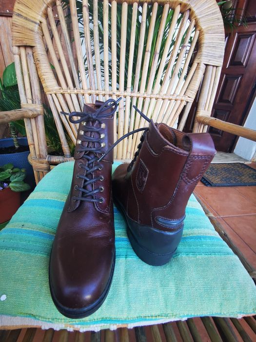 Botas em pele verdadeira por estrear