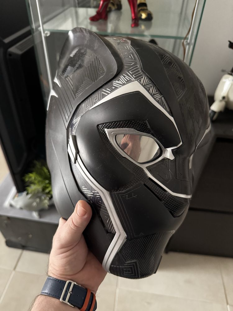 Black phanter helmet