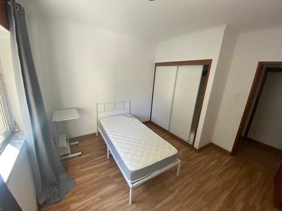 Quarto disponível – Carcavelos (São Miguel das Encostas)