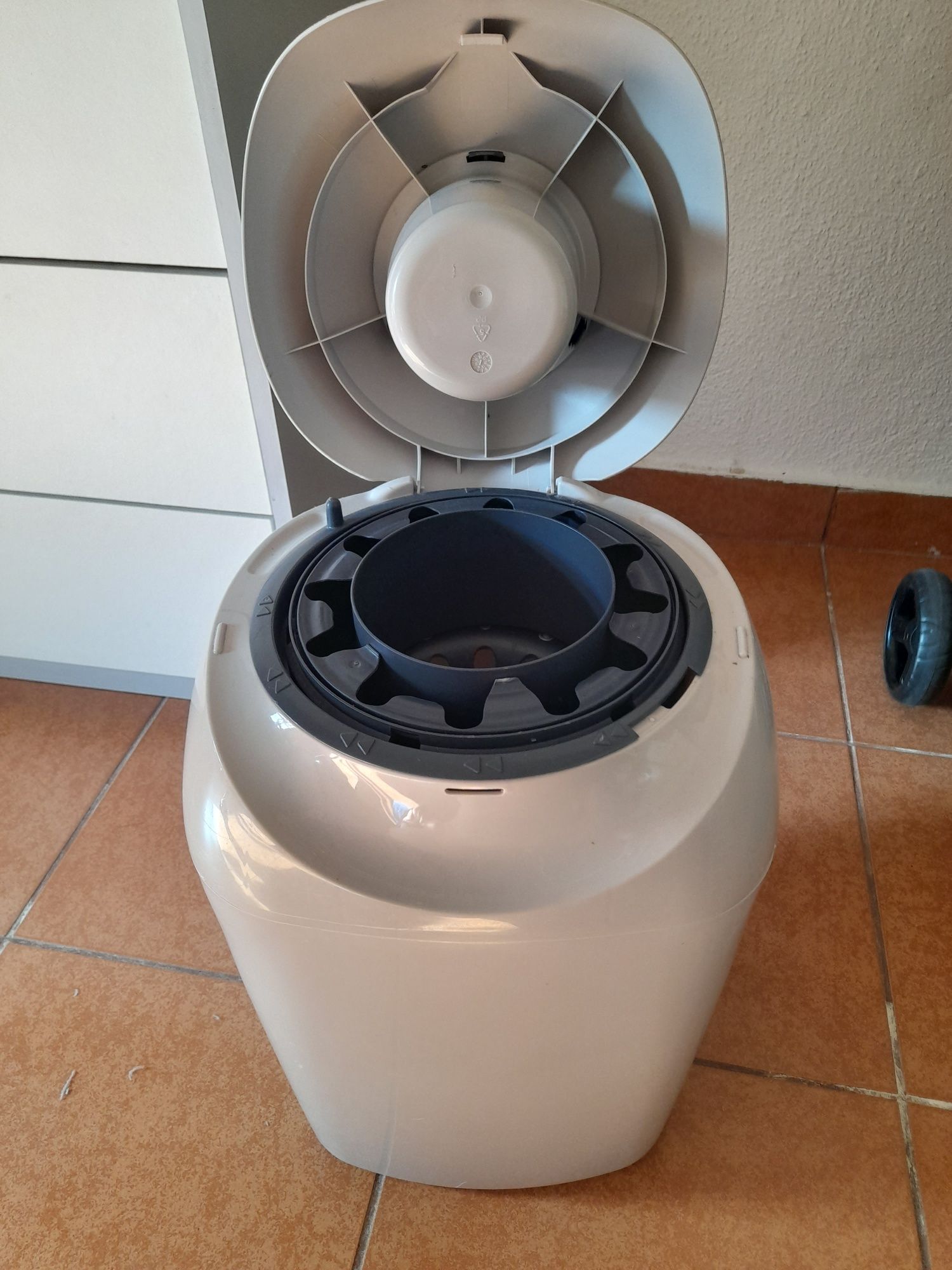 Lixeira tommee tippee