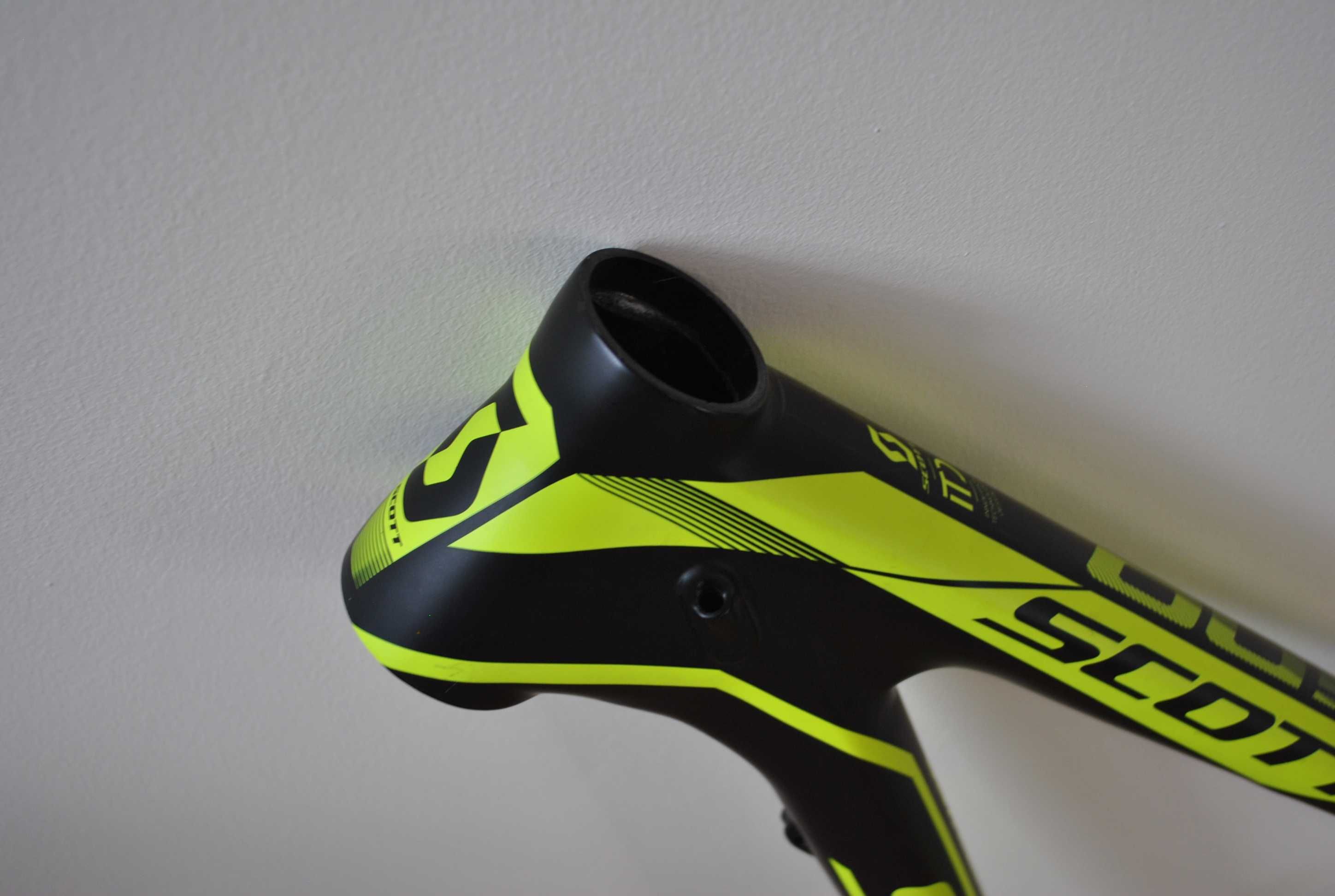 Nowa Rama Scott Scale 700 RC Nino carbon 989 gram