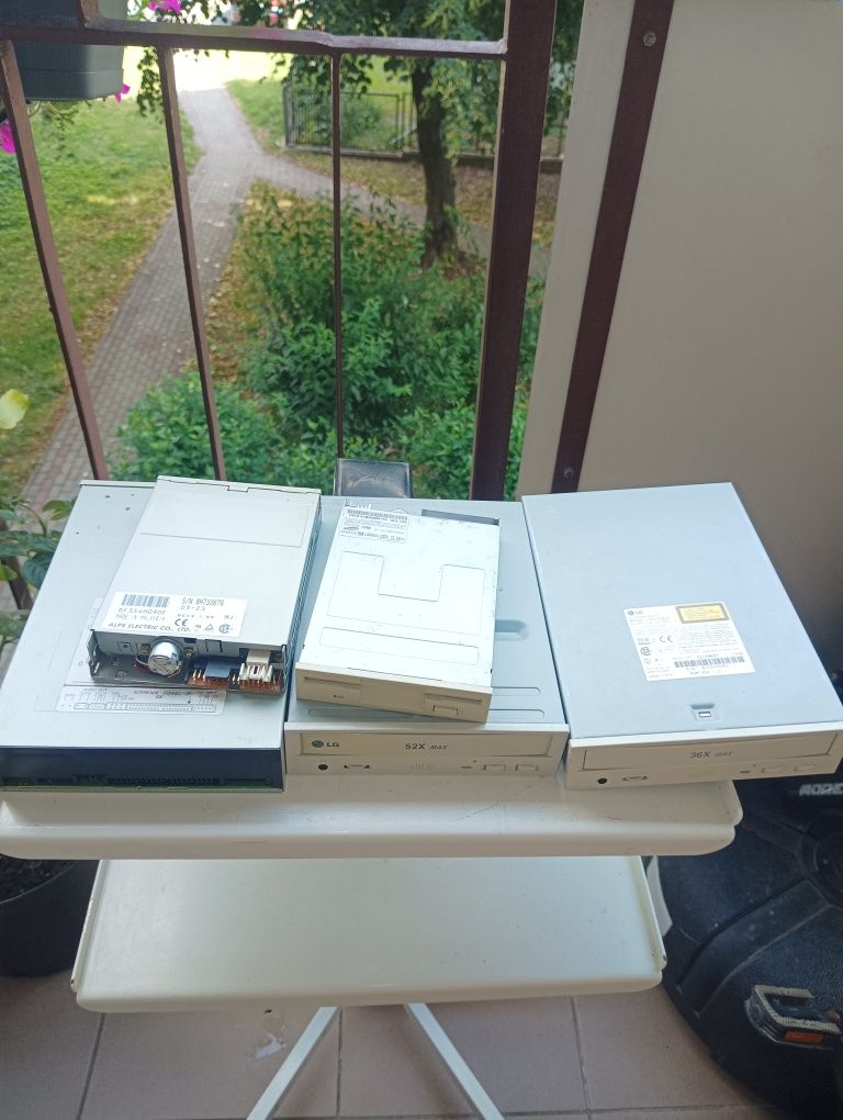 Napęd CD i dyskietek komputerowy