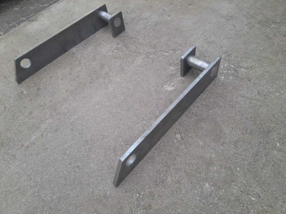 Mocowanie uszy haki uchwyty do ładowarki teleskopowej Manitou Merlo MX