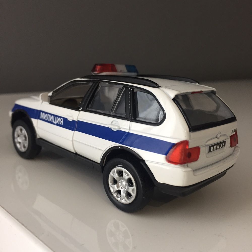 BMW X5 1:43 Kolekcja samochodów aut wozów policyjnych radiowóz model