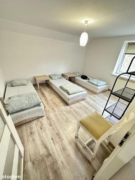 Przestronny dom z miejscami parkingowymi  i ogrodem, blisko lasu