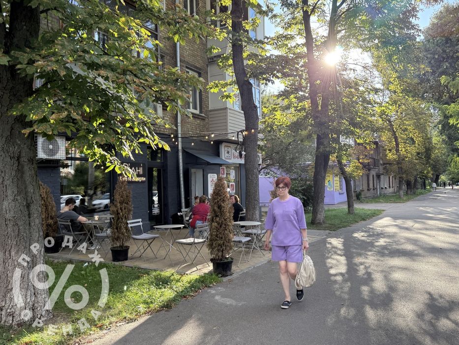 Продаж Приміщення з орендарем - кав’ярня, біля метро Дорогожичі