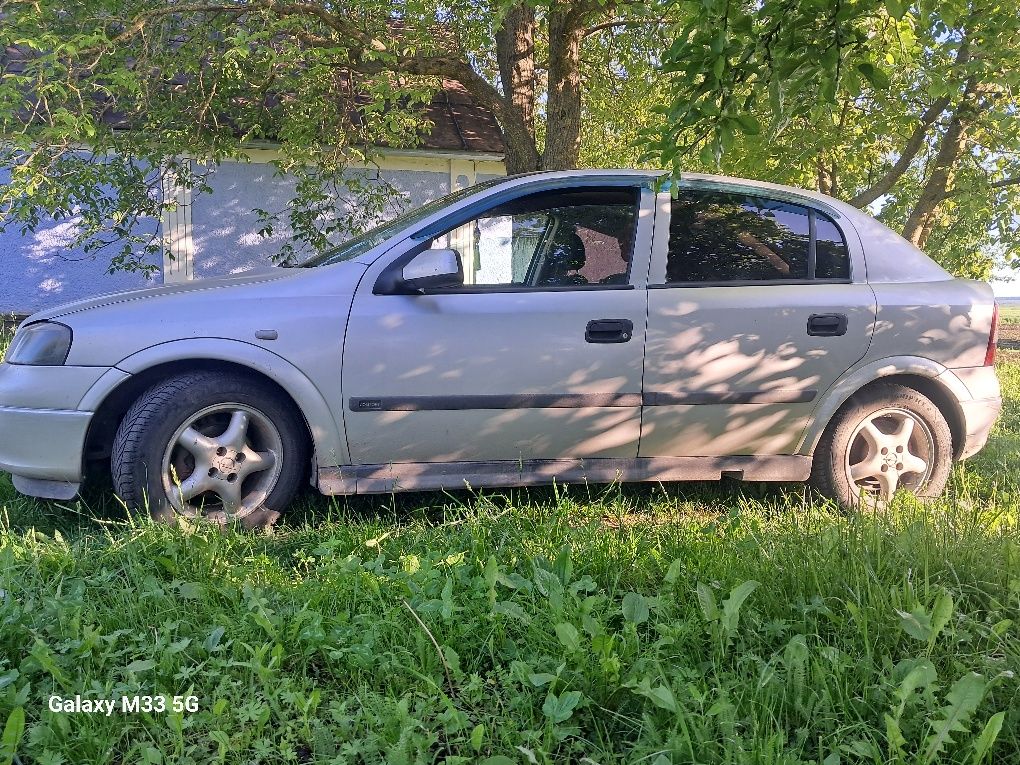 Продам опель астра дж