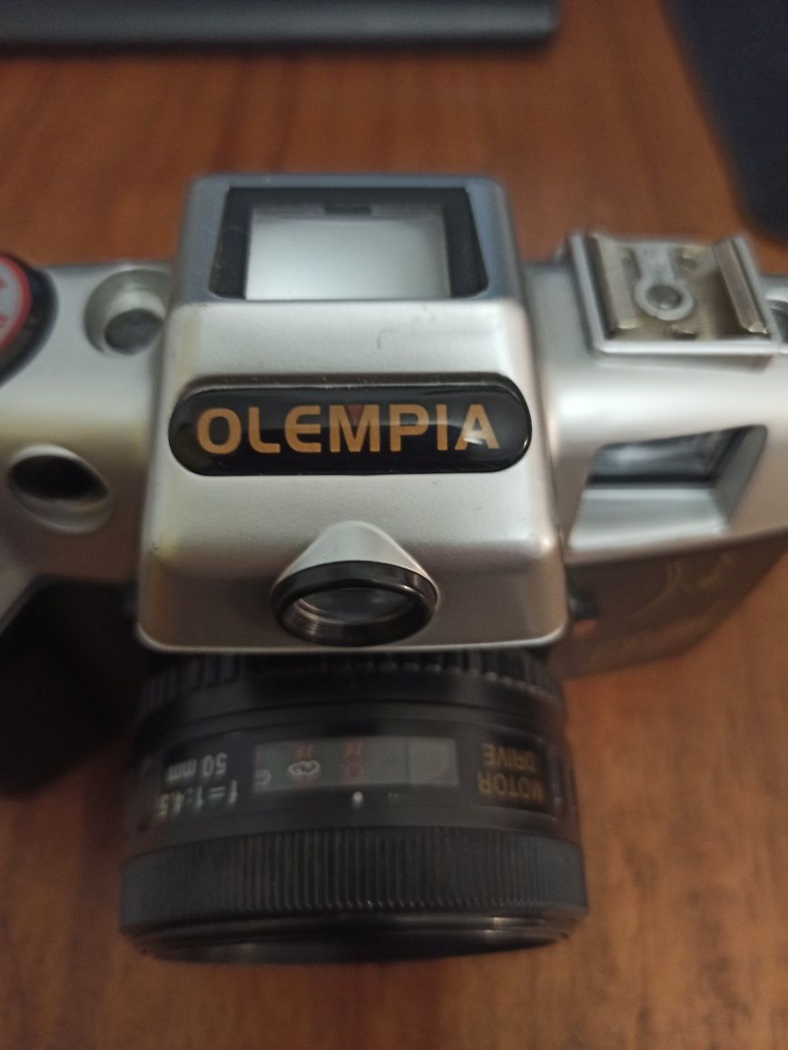 Плёночный фотоаппарат Olempia