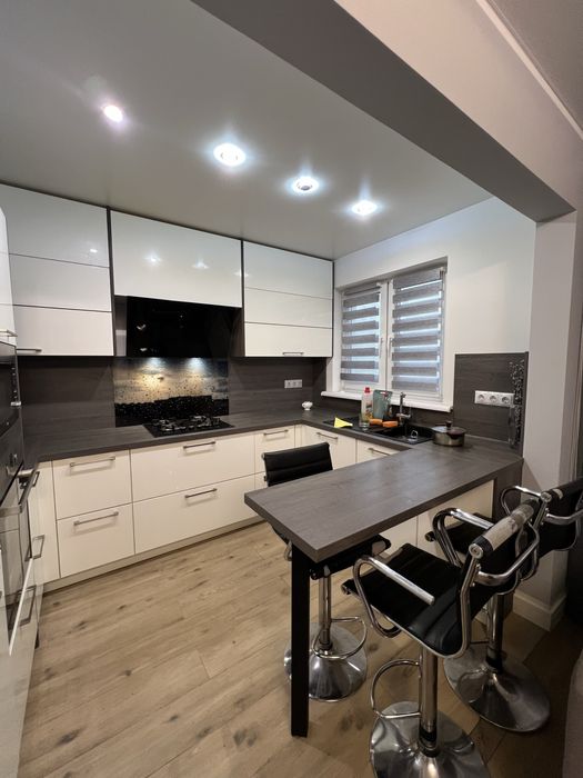 Сдам 2 х к +кухня-гостинная Небесной сотни 41