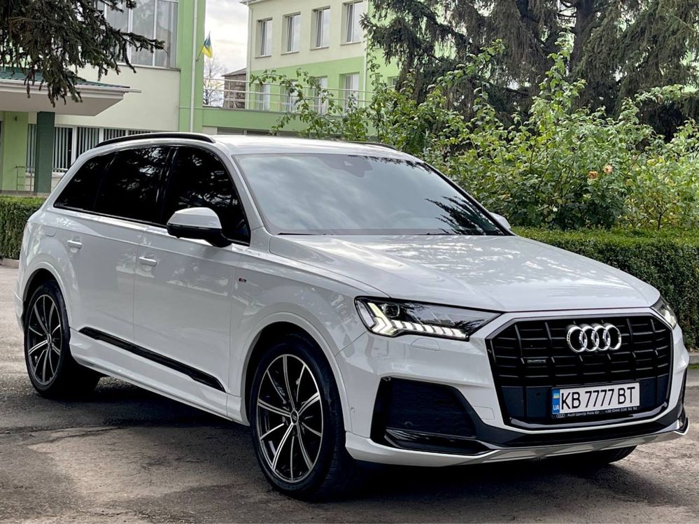 Продам Audi Q7 S-line