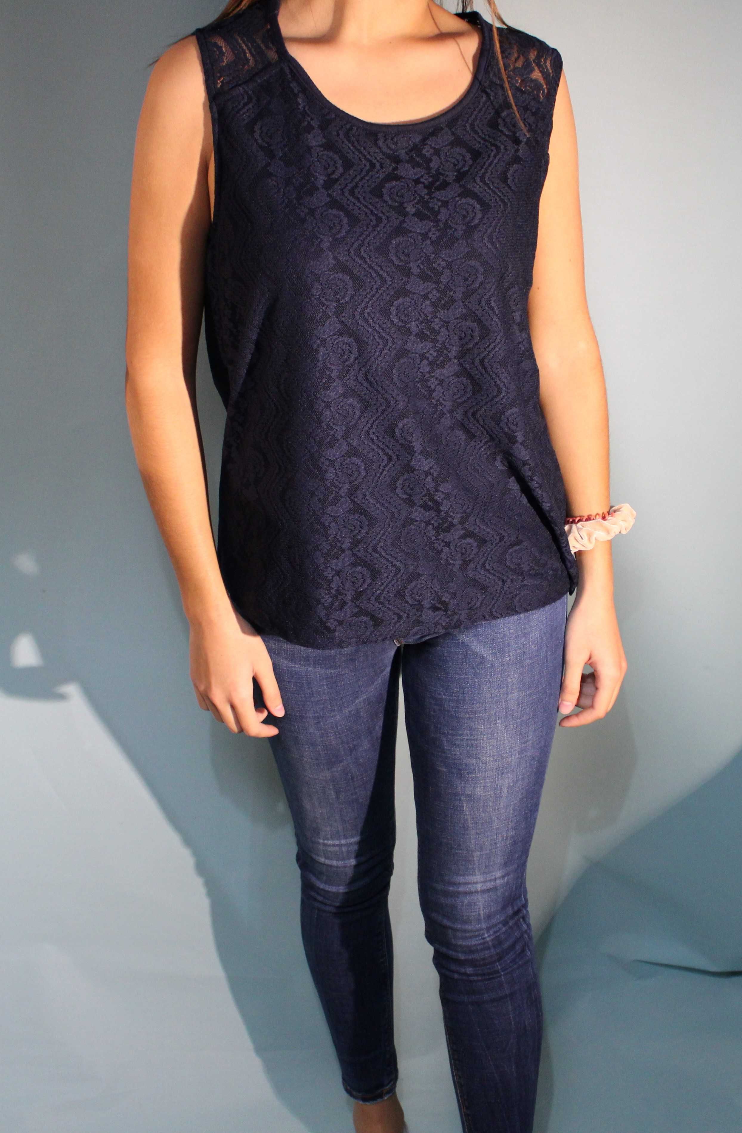 Blusa de renda azul escura