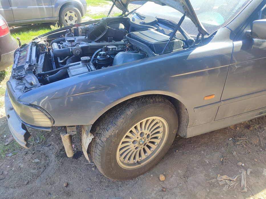 Продам комплект морды е39 капот, бампер,крылья, фары