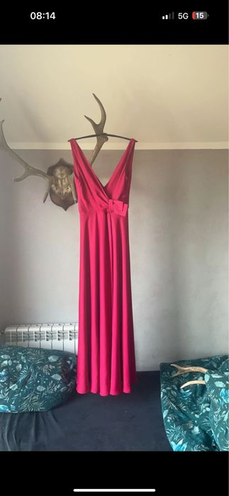 Różowa długa sukienka